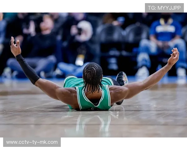 杰伦布朗发际线引热议 多家植发机构纷纷伸出援手
