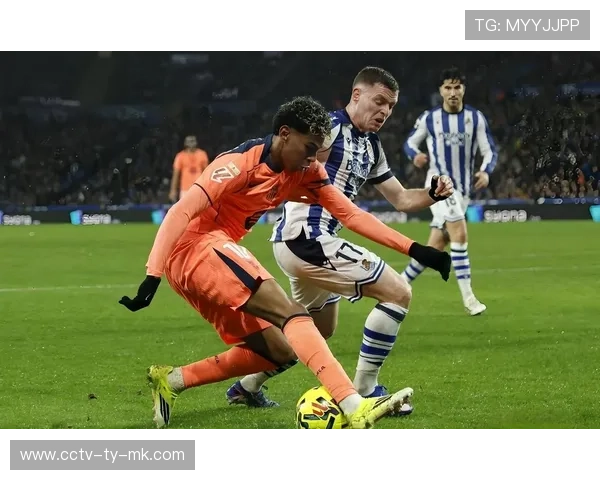 皇马客场取胜，积分榜紧追巴萨